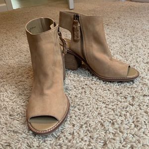 NEW Chinese Laundry booties